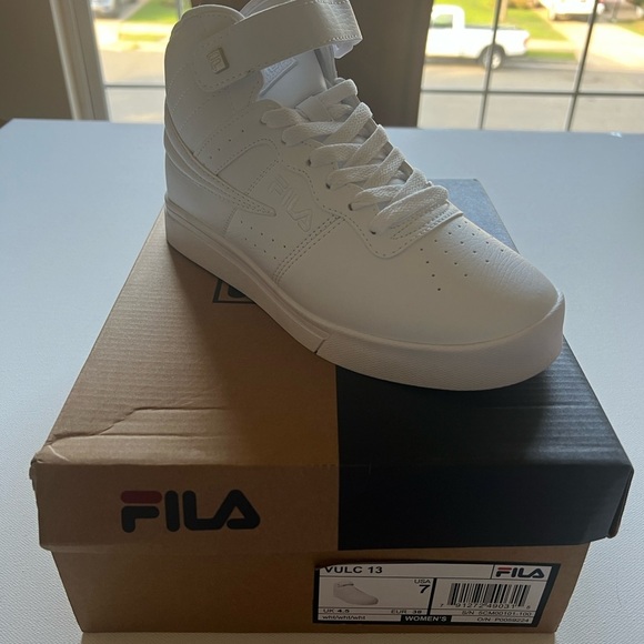 New in Box WOMEN'S FILA VULC 13 MID-TOP SNEAKERS Size 7 - Picture 1 of 7
